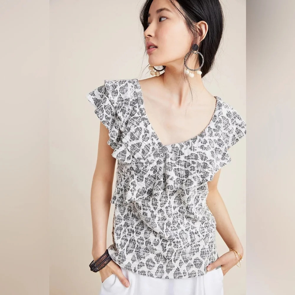 DOLAN by ANTHROPOLOGIE‎ Savannah Ruffled Blouse in Neutral Motif